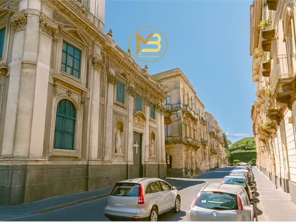 LOCALE COMMERCIALE 160 MQ + 100 MQ ESTERNI – VIA UMBERTO PRESSI VIA ETNEA