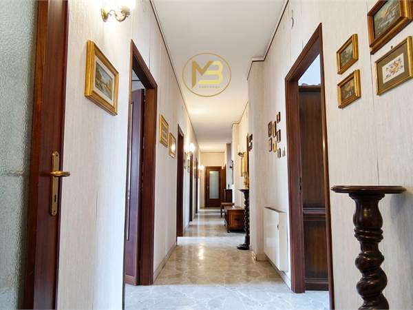 AMPIO 7 VANI  CON TERRAZZA CON GARAGE DI 37 MQ